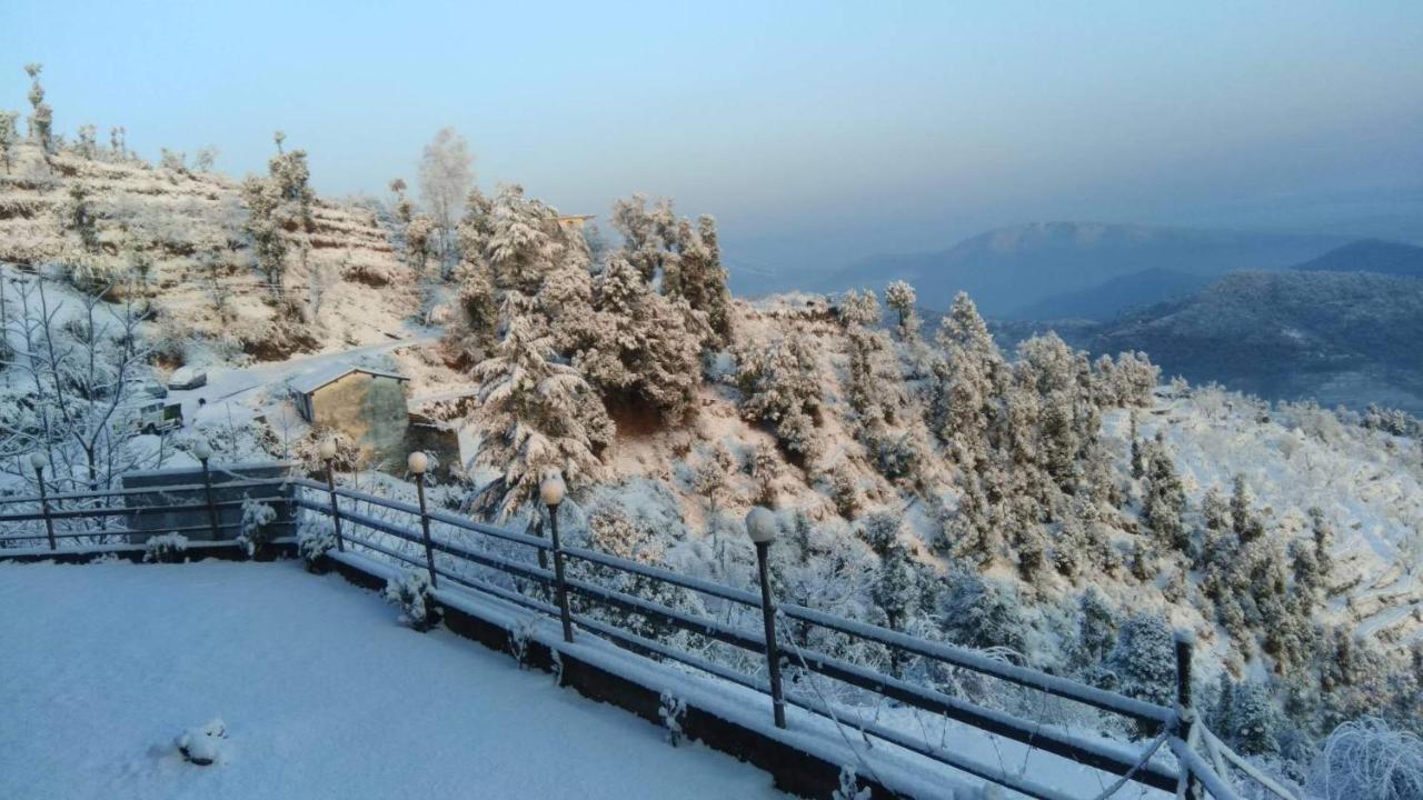 Grand Himalayan Hotels & Resorts Mukteshwar Buitenkant foto